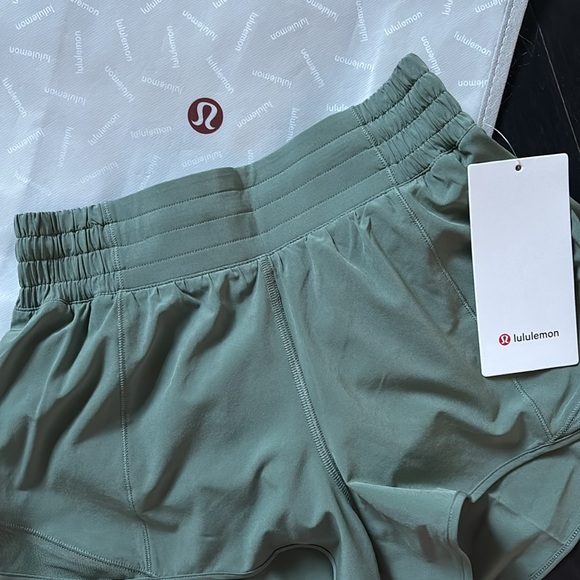 LULULEMON HOTTY HOT HR SHORTS 2.5” in GRAY EUCALYPTUS SZ 6 NWT - Picture 5 of 9